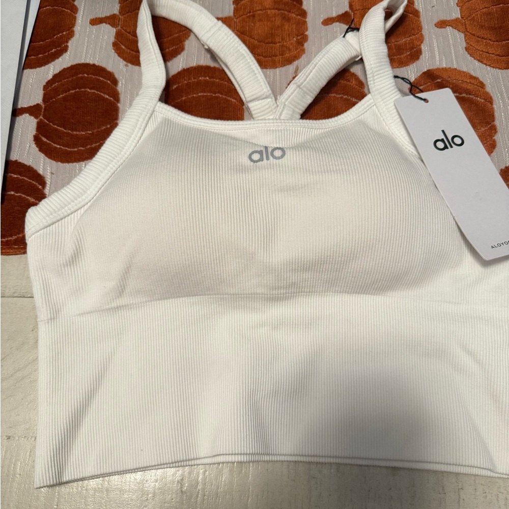 New ALO Yoga White Ribbed Sports Bra - Picture 5 of 6